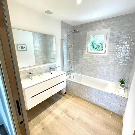 195m² - Vue - Piscine - Parking Villa *