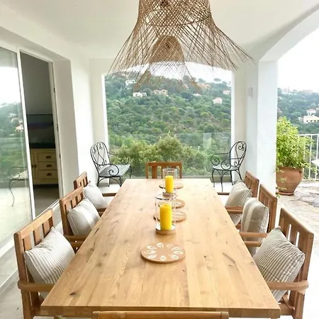 195m² - Vue - Piscine - Parking